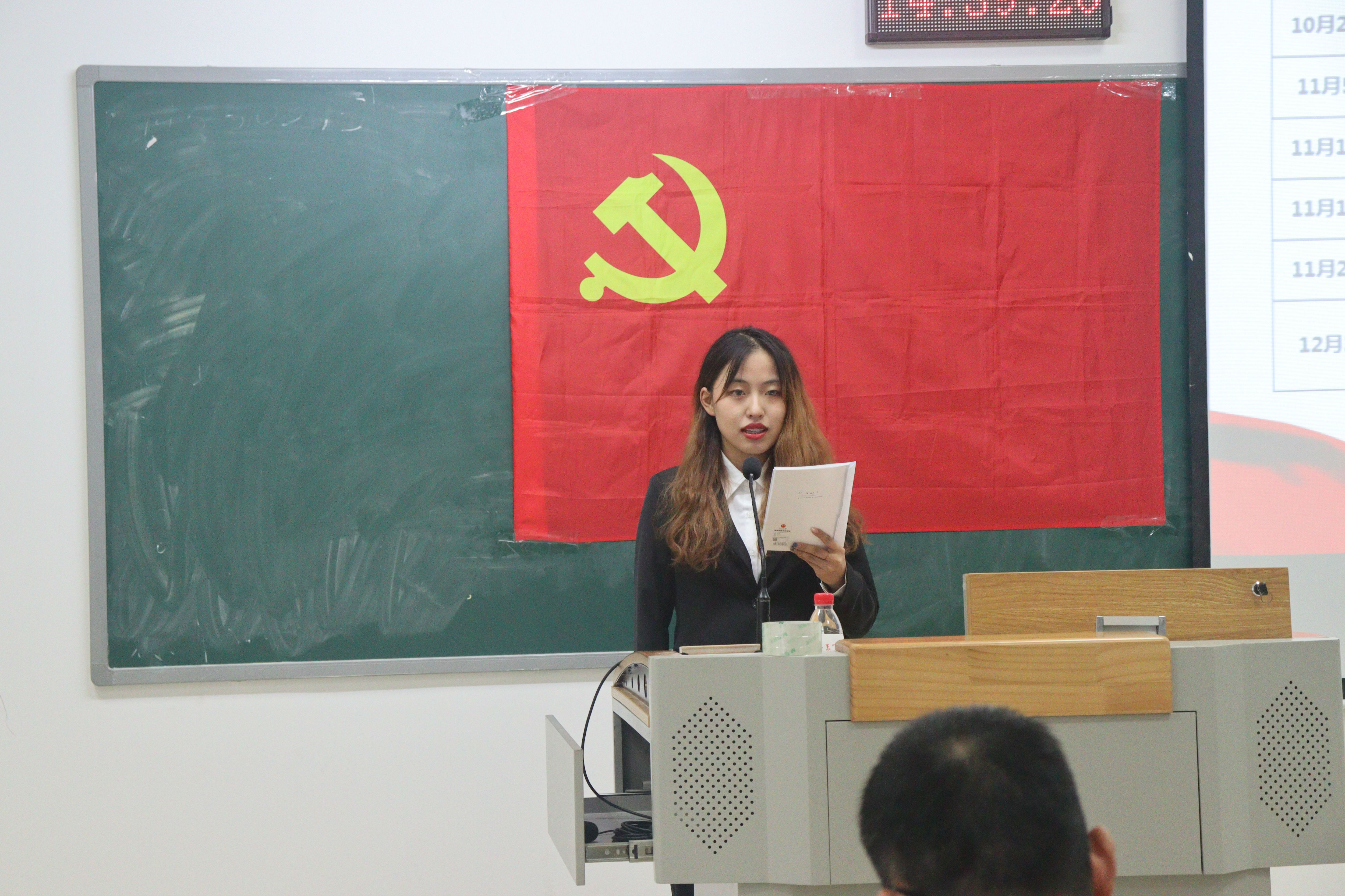 学员代表讲话特写.JPG