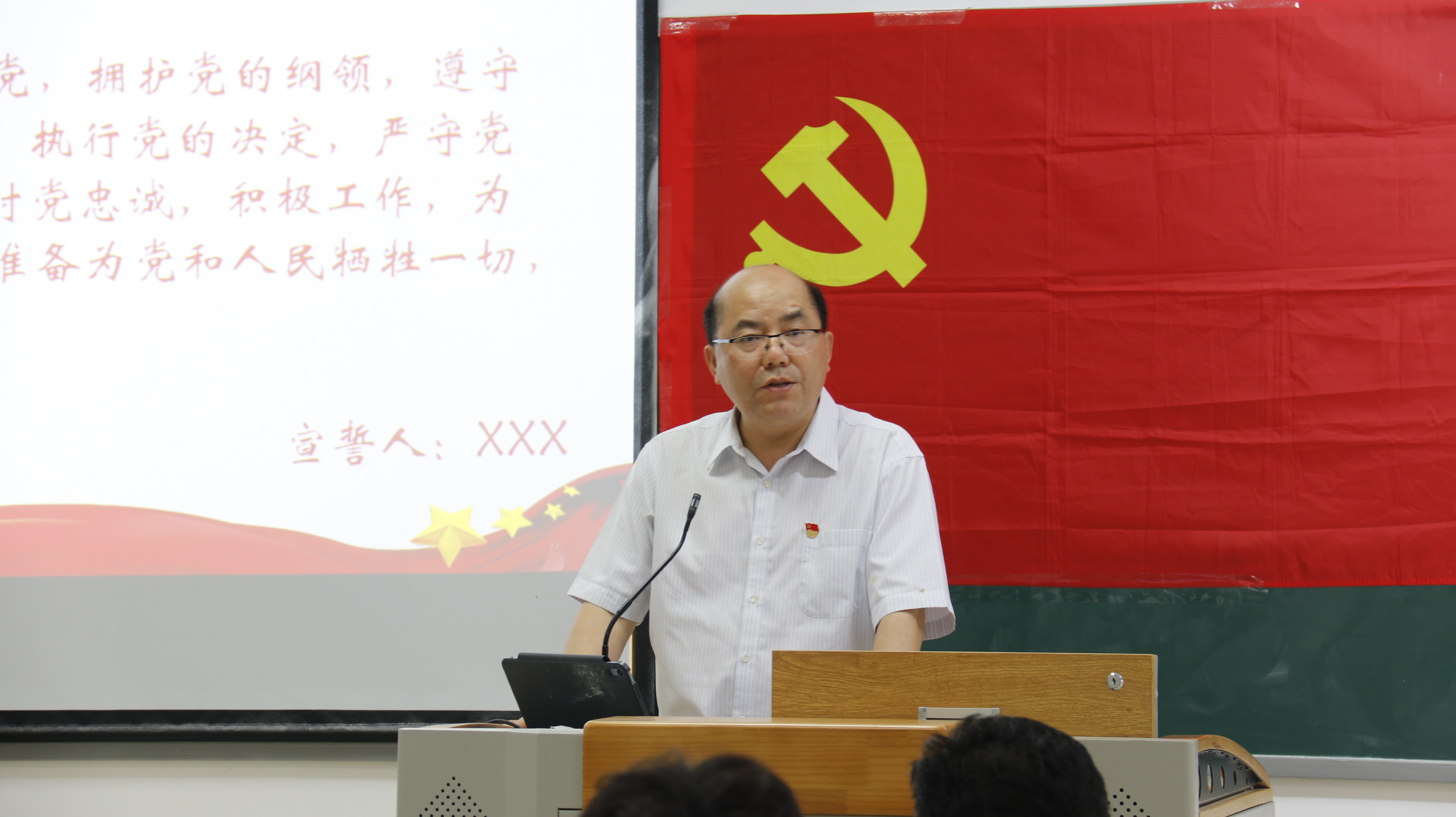 成人动漫
党委副书记黄庆洲发表讲话 罗怀鸣悦.JPG